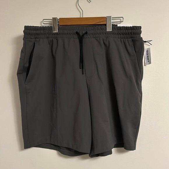 NWT Old Navy Charcoal Grey Men’s Powersoft Coze 7” Shorts - Picture 1 of 4